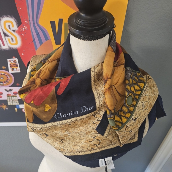 🧤Christian Dior🧣Les Gants “Glove Print” Vintage 100% Silk Scarf 35″ x 35″ - Picture 5 of 16